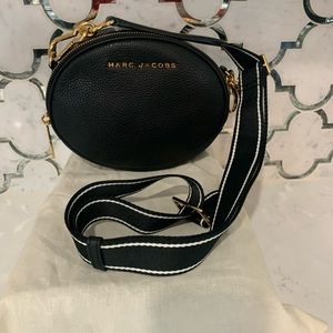 Marc Jacobs Crossbody with adjustable guitar strap in black and white
